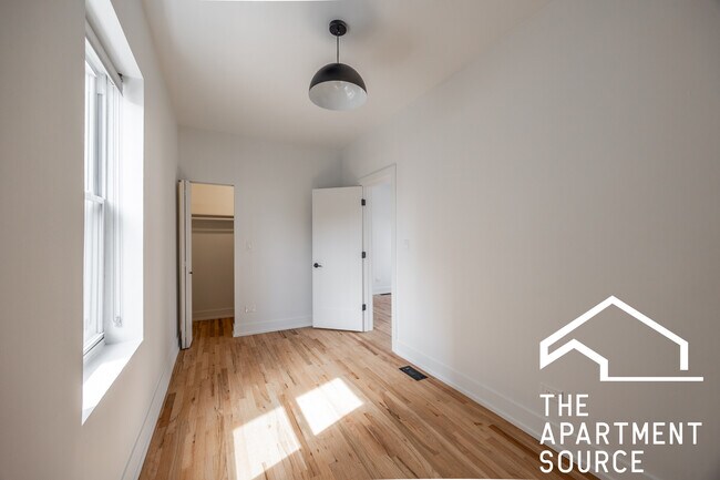 Building Photo - 3051 W Medill Ave