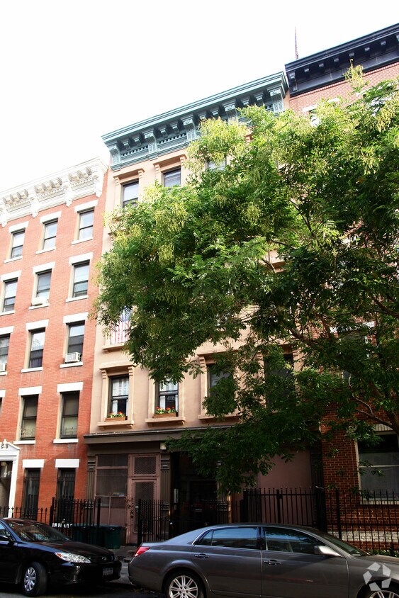 Foto del edificio - 415 W 48th St