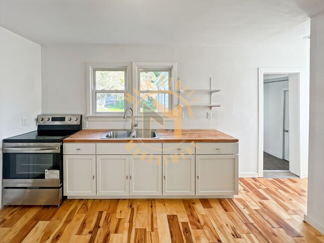 Foto del edificio - PRICE REDUCED! 2 Bed 1 Bath Single Family Home