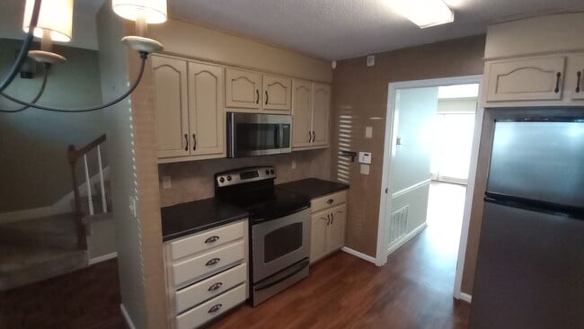 Building Photo - 2 bedroom 2.5 bath Cond in Reston Place