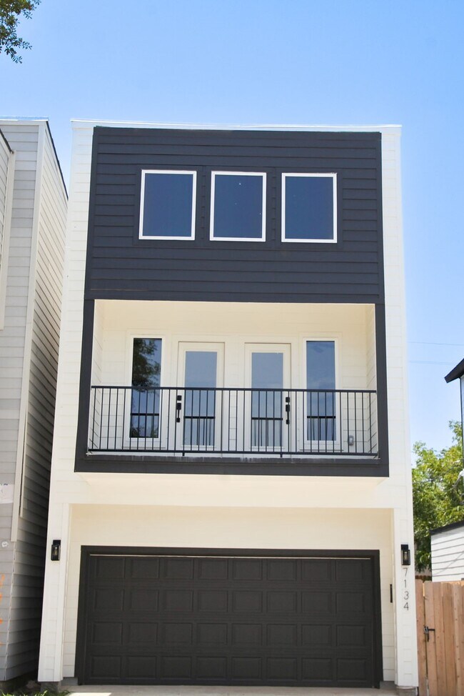 Building Photo - 7134 St Augustine St