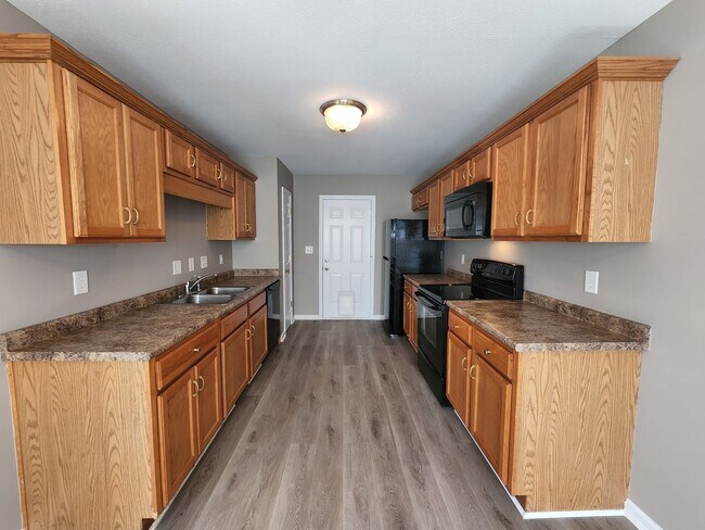 Foto del edificio - $1700 - 3 Beds 2 Bath + Bonus Room