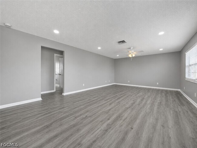 Building Photo - 3509 SE 15th Pl