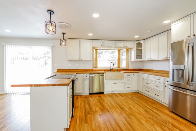 Building Photo - 6709 Helena Drive NE, Bremerton, WA, 98311