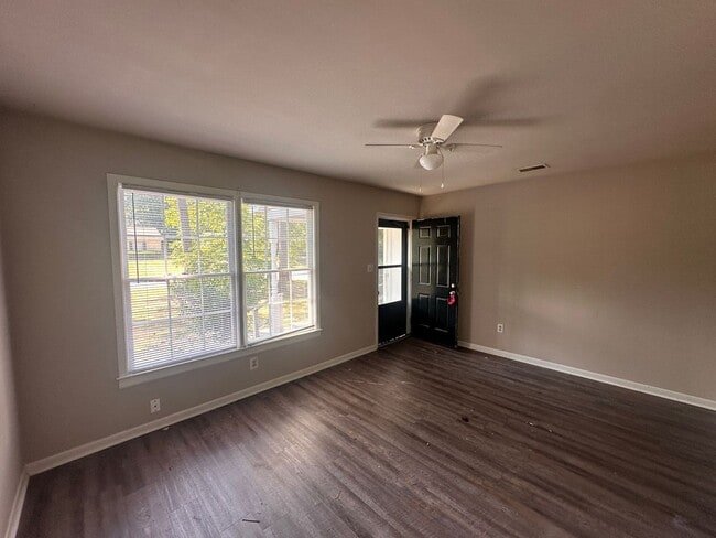 Building Photo - 2 Bedroom Duplex