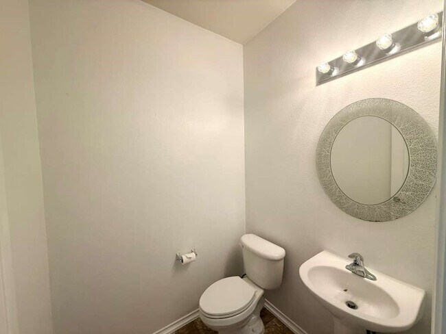 Foto del edificio - 3217 Judge Holland Ln