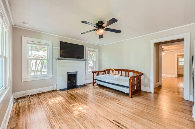 Foto del edificio - 903 Hillcrest St