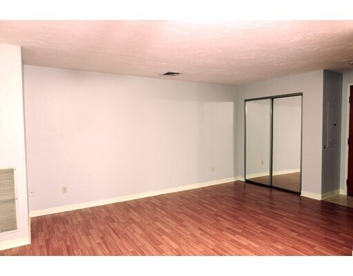 Building Photo - 285 Plain St