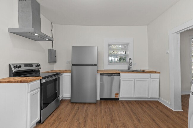 Foto del edificio - 801 E Mobile St