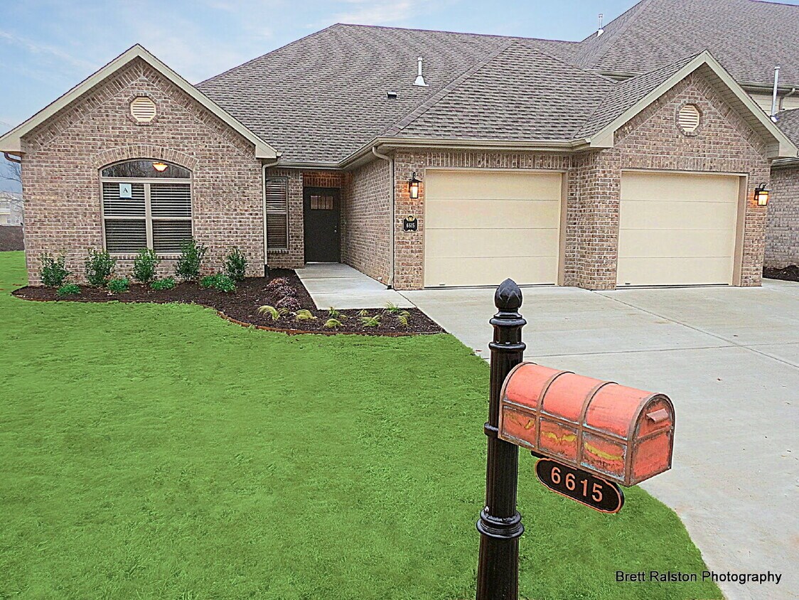Foto principal - 6615 W Valley View Rd