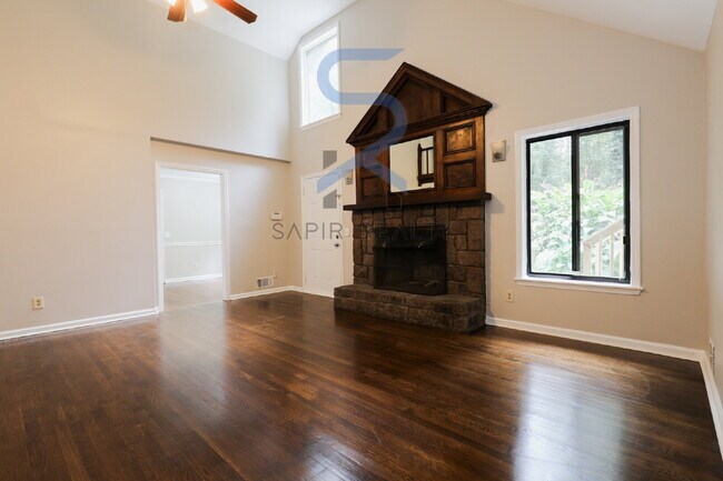 Foto del edificio - Move in before October 31st and choose you...