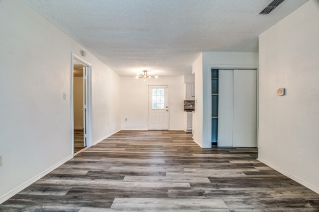 Building Photo - 1109 Gardner Cove