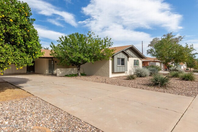 Building Photo - 8730 E Terrace Dr