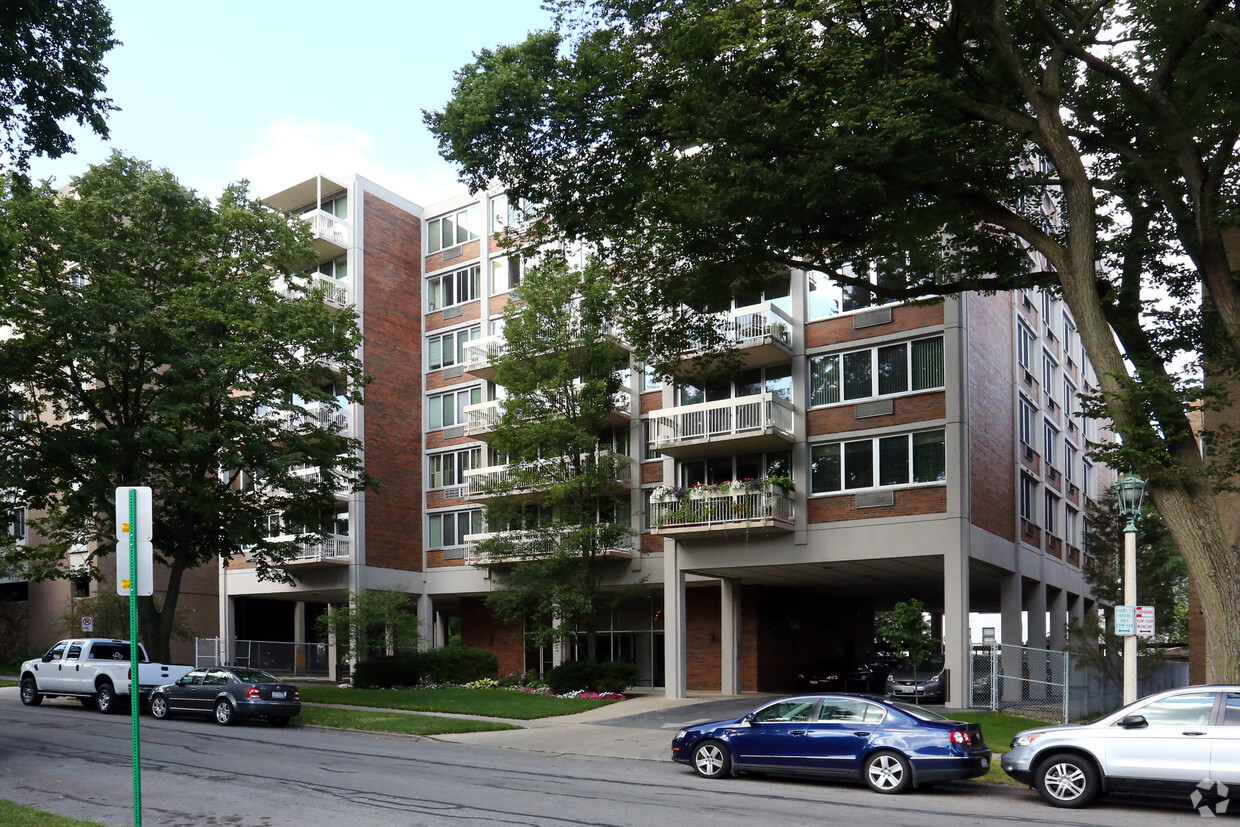 Building Photo - Oak Park Towers