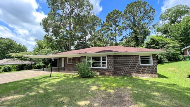 Foto del edificio - Hello Gorgeous !! 3- bedroom just waiting ...