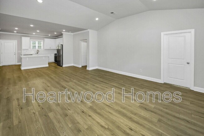 Foto del edificio - 6640 Satchelford Rd