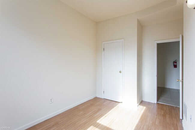 Foto del edificio - 3 br, 2 bath Triplex - 1538 N 18TH ST Unit 2