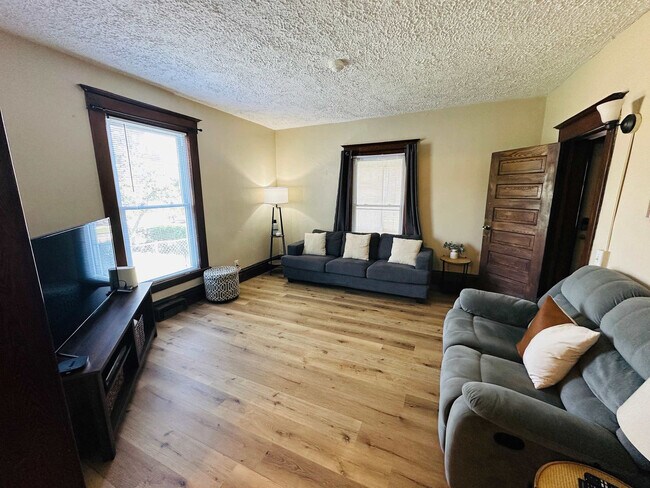 Foto del edificio - 15 Straight Ave SW