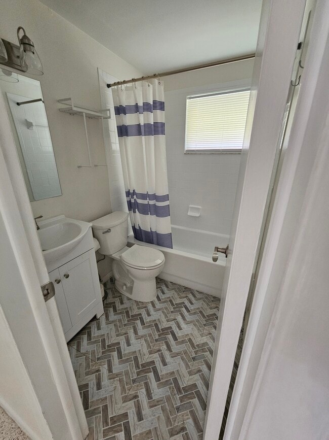 Building Photo - 5023 Overlook Dr