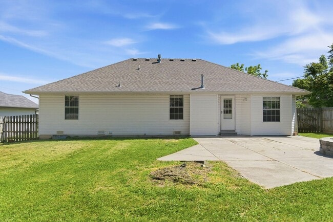 Building Photo - Nixa 3 bed 2 bath 2 car garage home!