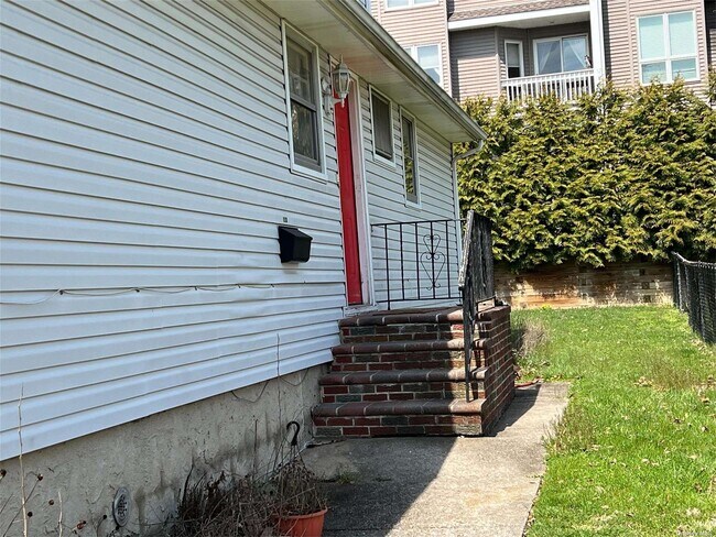 Foto del edificio - 153 Coventry Ave