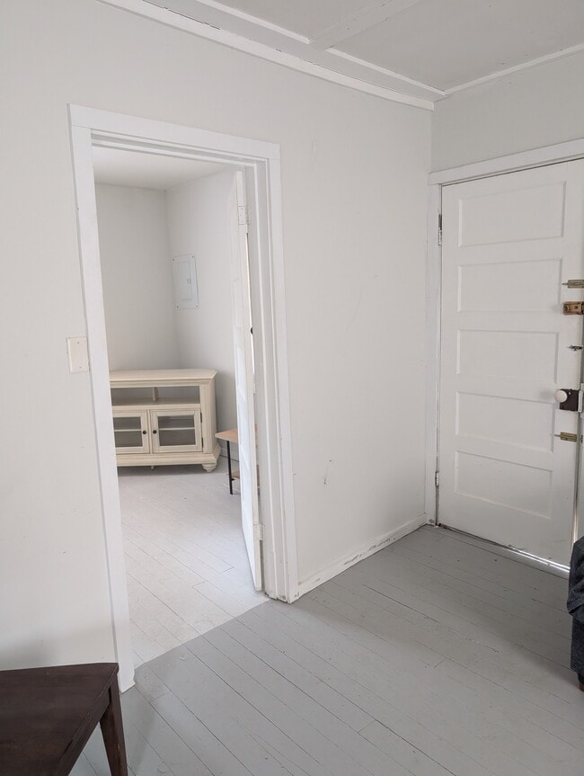 Building Photo - 115 5th St