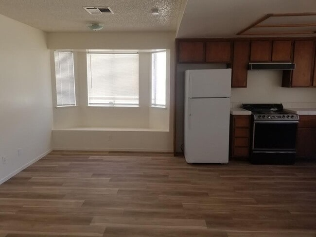 Building Photo - Single Story- 3 Bedroom!!