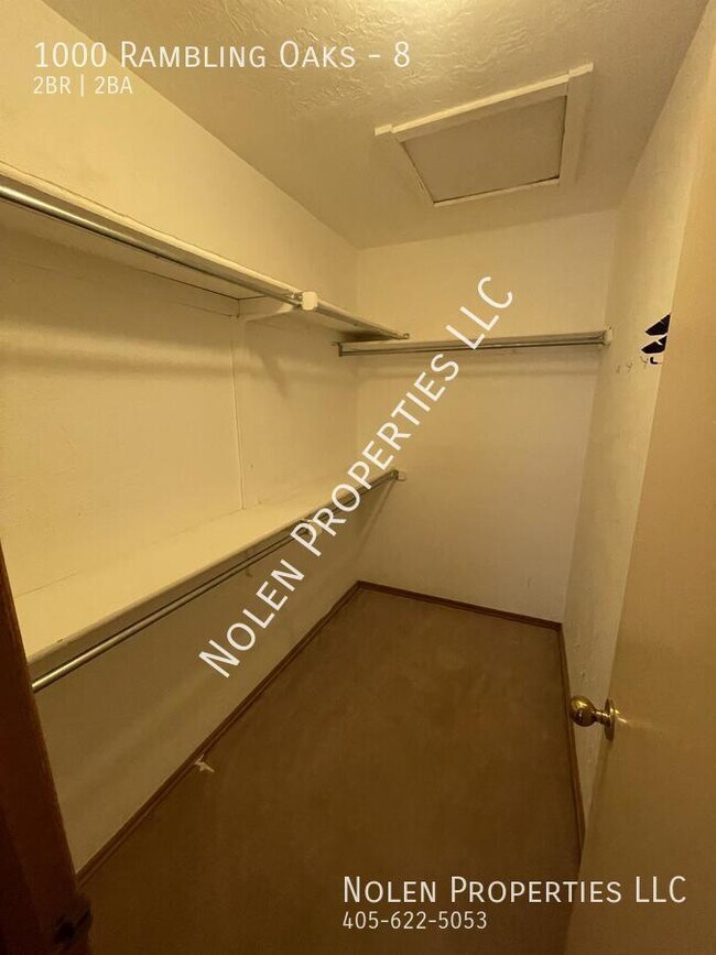 Building Photo - 1000 Rambling Oaks Dr