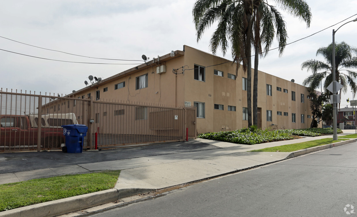 Primary Photo - Royal Palms Apartments