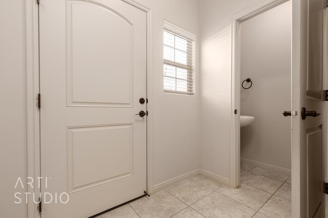 Building Photo - MOVE-IN SPECIAL $100 OFF FIRST MONTH'S REN...