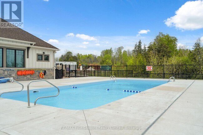 Building Photo - 5-415 Spooner Cres