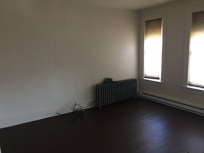 Building Photo - Available Now! West End of Town! Close to ...