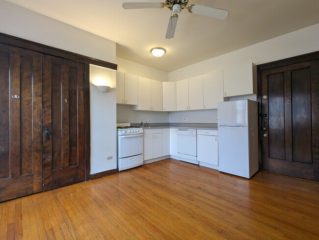 Foto del edificio - 812 W Waveland Ave