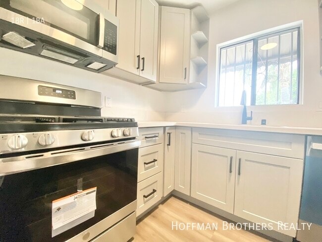 Building Photo - 1240 S Bronson Ave