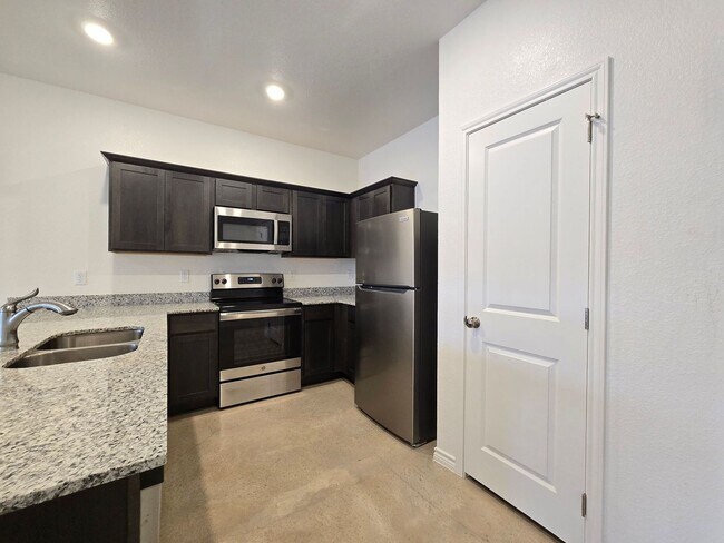 Building Photo - 1246 Lehmann Dr