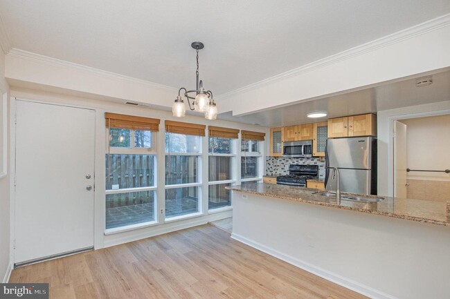 Building Photo - 4463 Forest Glen Ct