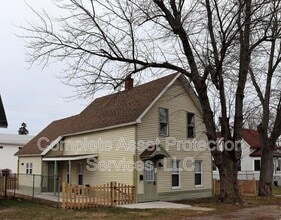 Building Photo - 117 Columbia St