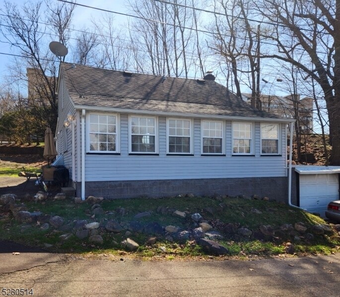 Building Photo - 351 Rifle Camp Rd