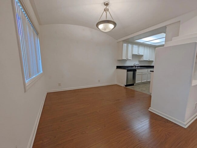 Building Photo - 912 Croft Ave