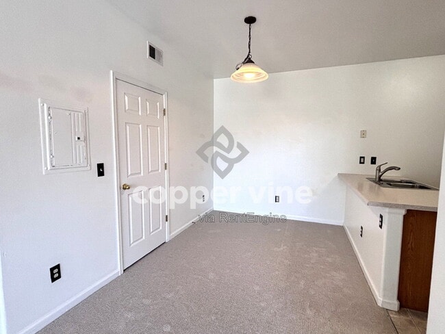 Building Photo - 1740 W 53rd Dr