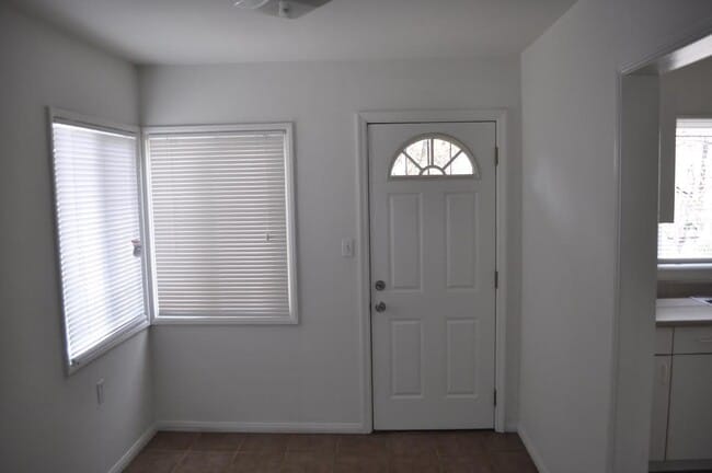 Foto del edificio - Affordable 2BR/1BA Detached Single Family ...