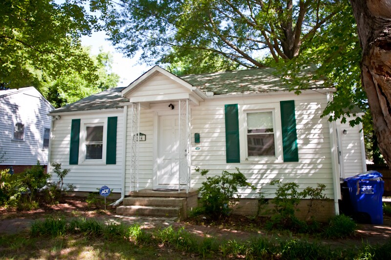Primary Photo - Walk downtown from a 2-bedroom home!