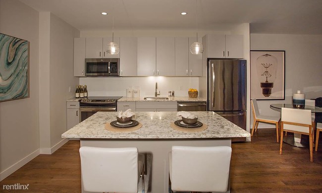 Building Photo - 1 br, 1 bath  - 60 Seaport Blvd Unit 135