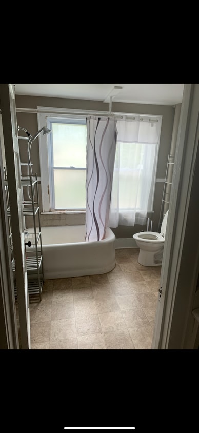 Bathroom - 1209 Tweed St
