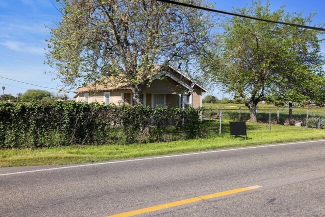 Building Photo - Home For Rent 11891 Valley Home Rd in Oakdale