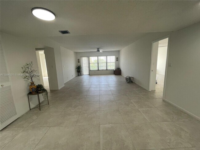 Building Photo - 10777 West Sample Road Apt #618, Coral Spr...