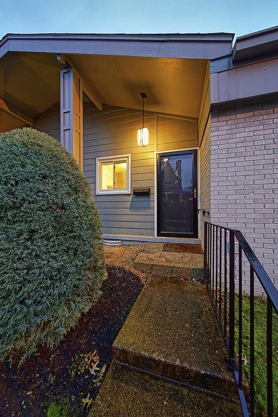 Primary Photo - Awesome cozy, and quiet 2BA/1BE Condo Loca...