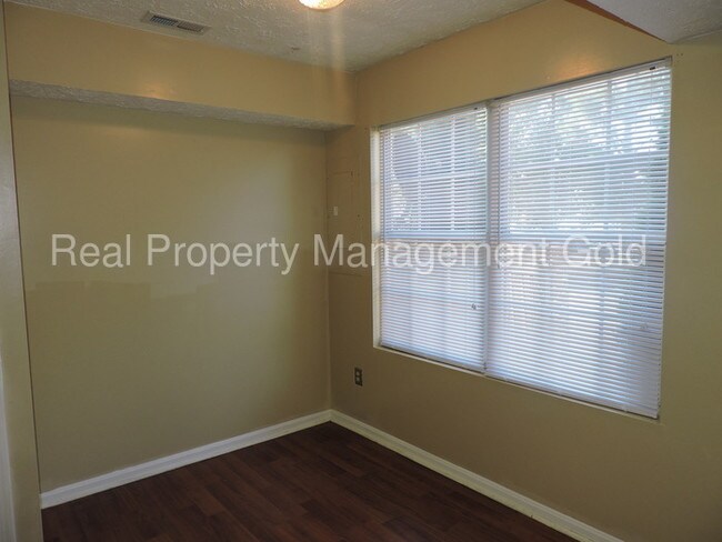 Building Photo - 46350 Columbus Dr