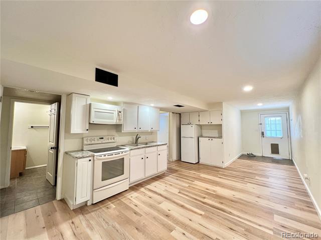 Foto del edificio - 2739 Straus Ln