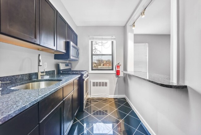 Photo - 2339 Hudson Terrace Apartment